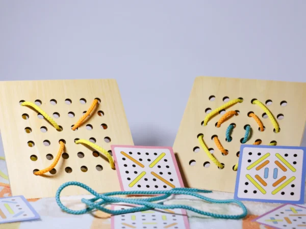 Tablero de Cuerdas con Cartas de Patrones