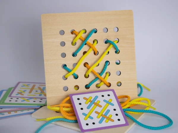 Tablero de Cuerdas con Cartas de Patrones