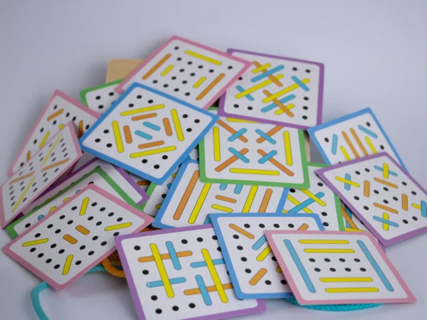 Tablero de Cuerdas con Cartas de Patrones