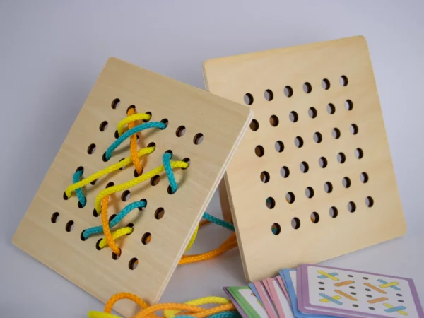 Tablero de Cuerdas con Cartas de Patrones