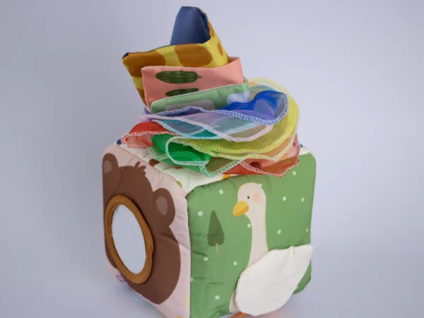 Caja Sensorial de Pañuelos Mágicos